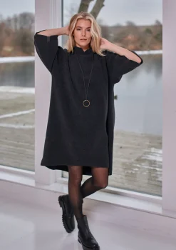 Henriette Steffensen Copenhagen KLEID MIT HOHEM HALS | 3243 SOFT BLACK New