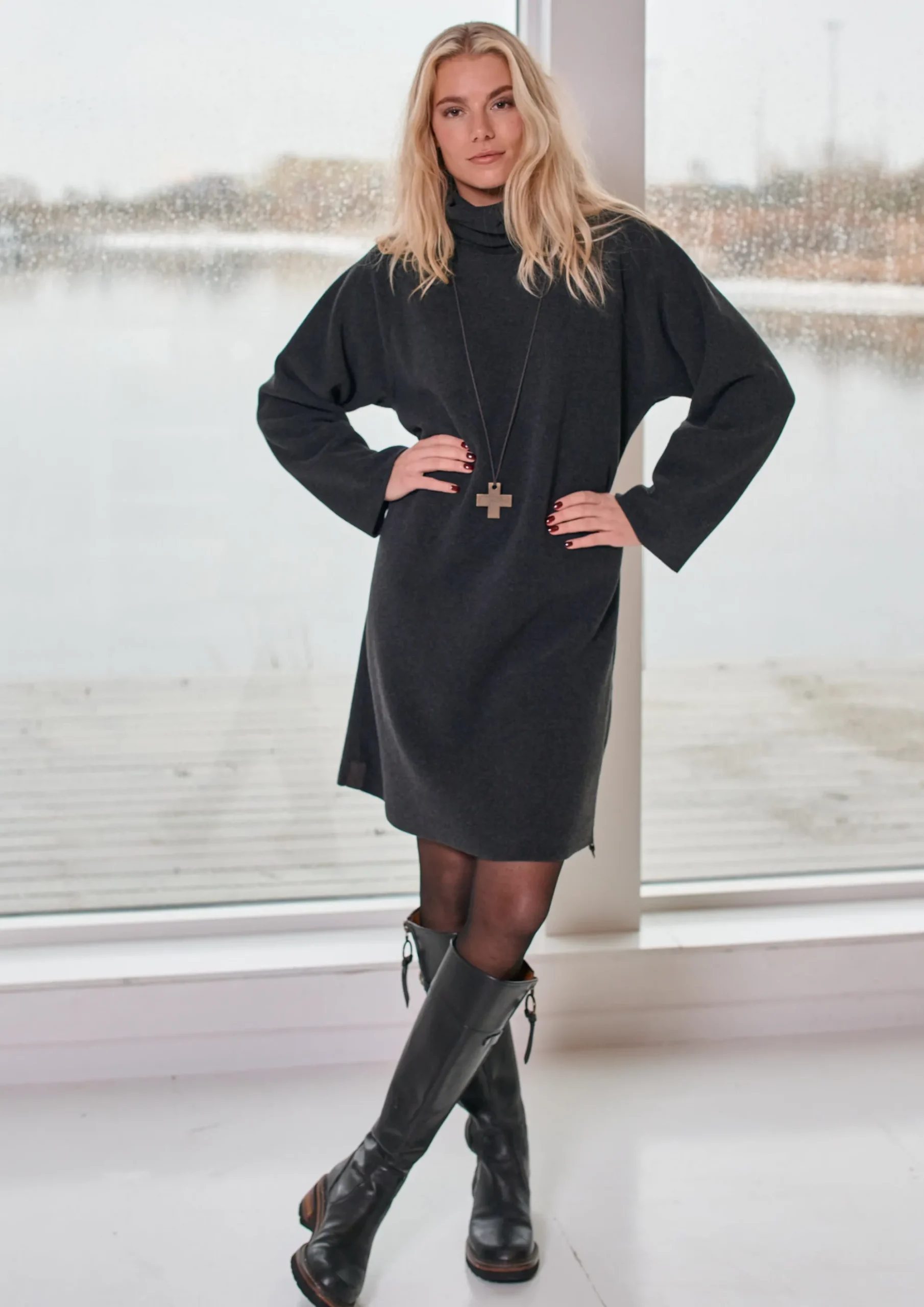 Henriette Steffensen Copenhagen KLEID MIT HOHEM HALS | 3246 SOFT BLACK Outlet